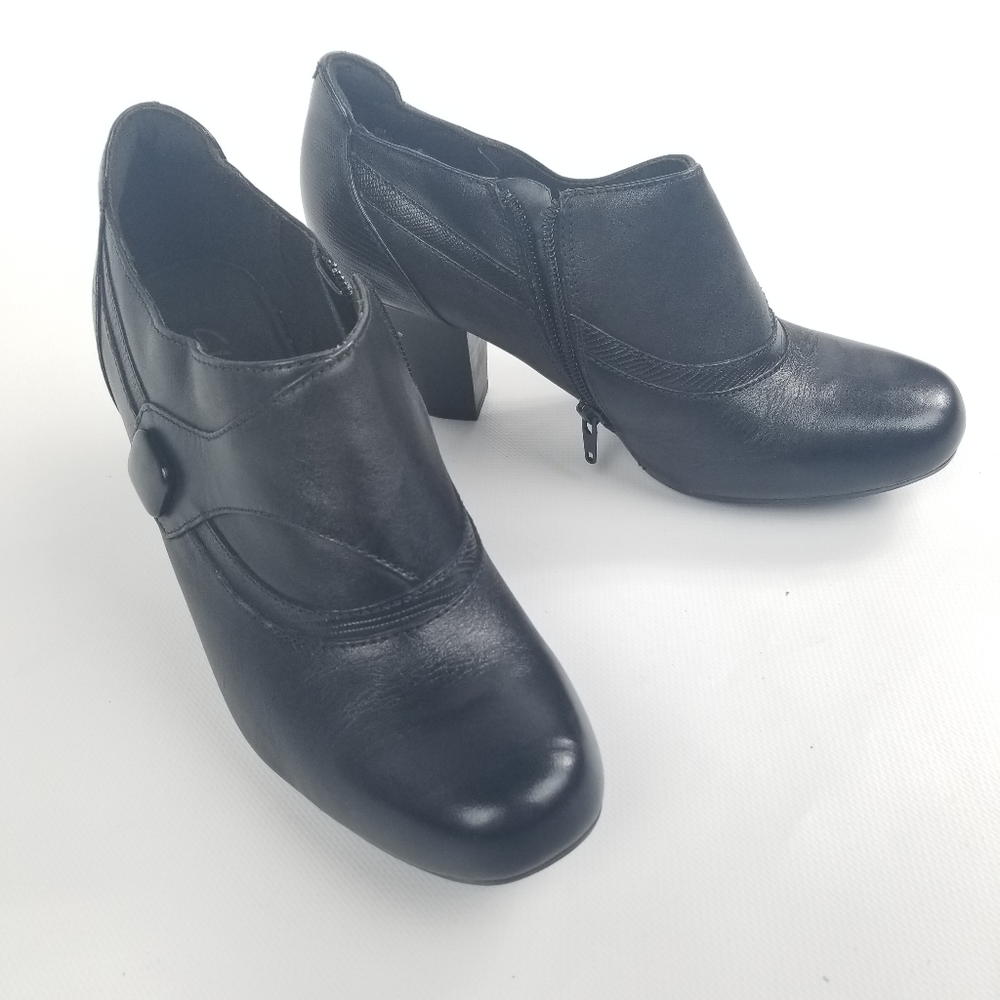 Clark's Bendables Leather Ankle Booties